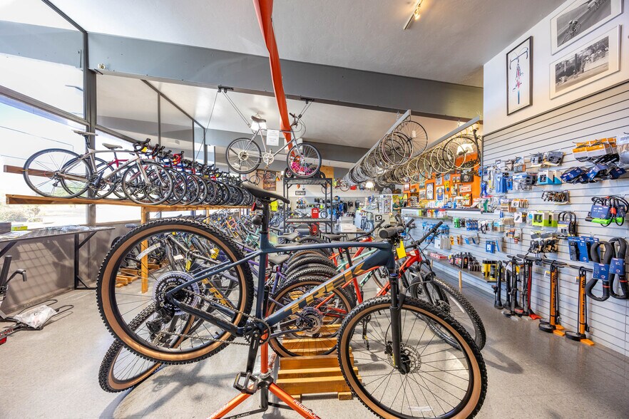 More Photos Of 1301 E Fry Blvd, Sierra Vista General Retail For Sale