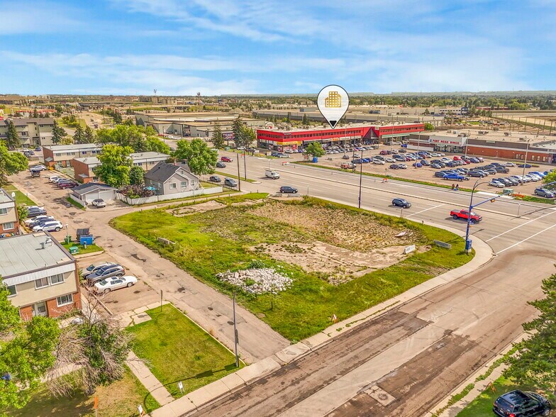 More Photos Of 13408 Fort Rd NW, Edmonton Storefront For Lease
