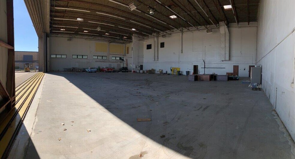 More Photos Of 15800 Dooley Rd, Addison Office For Sale