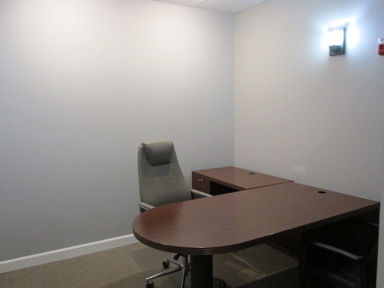 More Photos Of 245-285 Stonegate Rd, Algonquin Medical For Sale