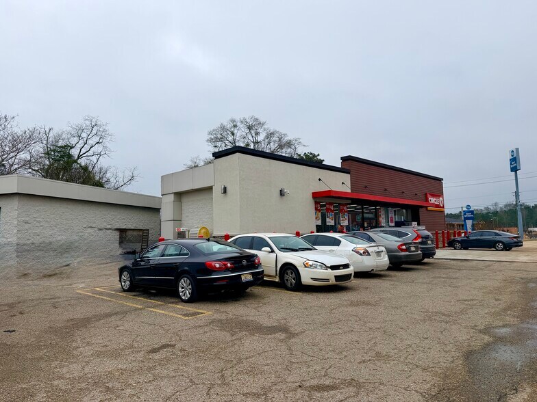 More Photos Of 1007 Fort Dale Rd, Greenville Service Station For Sale