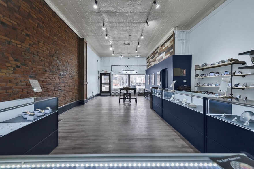 More Photos Of 726-728 N High St, Columbus Storefront Retail Residential For Lease