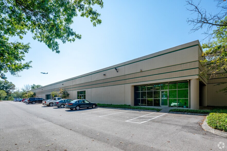 More Photos Of 400-412 Airpark Center Dr, Nashville Warehouse For Lease