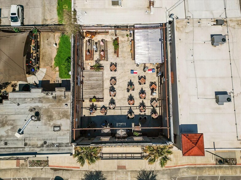 More Photos Of 2925 Race St, Fort Worth Restaurant For Lease