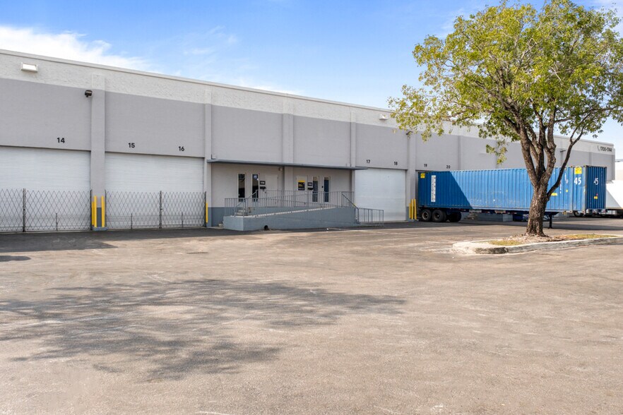 Primary Photo Of 1700-1744 NW 82nd Ave, Doral Warehouse For Lease