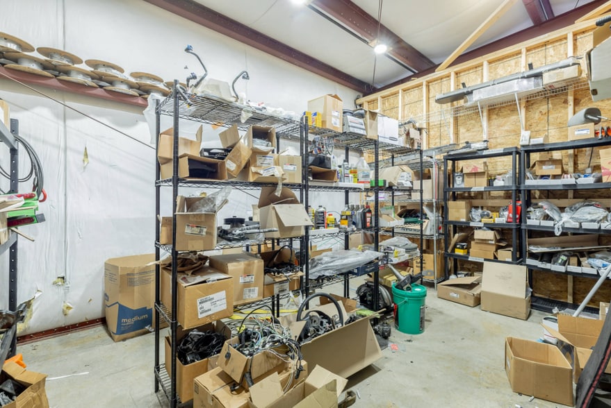 More Photos Of 218 Industrial Park Dr, Soddy Daisy Light Distribution For Sale