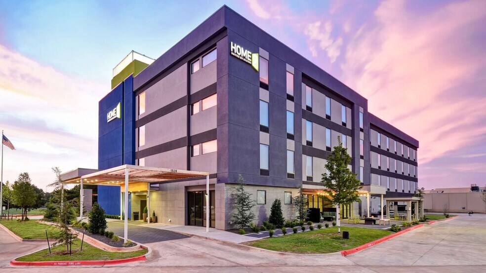 Primary Photo Of 1528 SW 27th St, El Reno Hotel For Sale