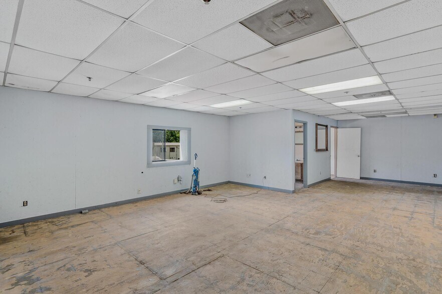 More Photos Of 6525 Marbut Rd, Lithonia Warehouse For Lease