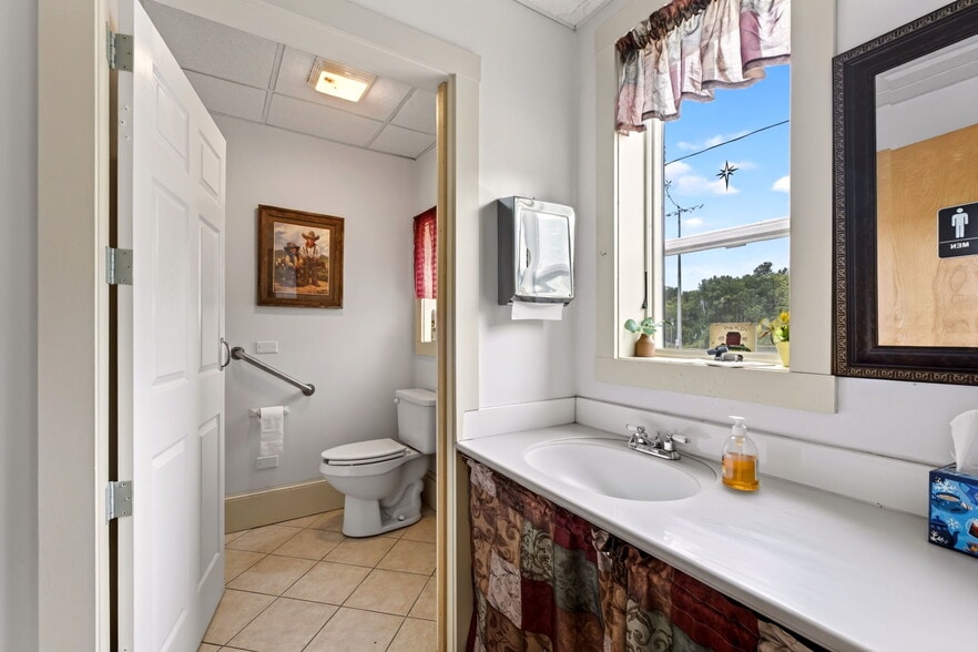 More Photos Of 162-166 N Main St, Broadway Office For Sale