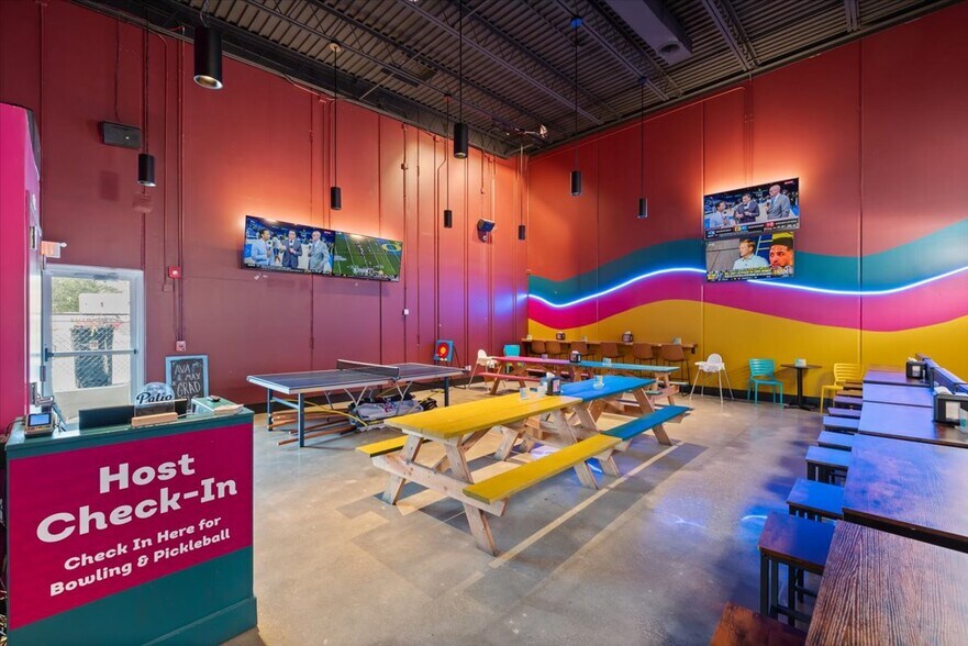 More Photos Of 7 S 4th St, Council Bluffs Health Club For Sale