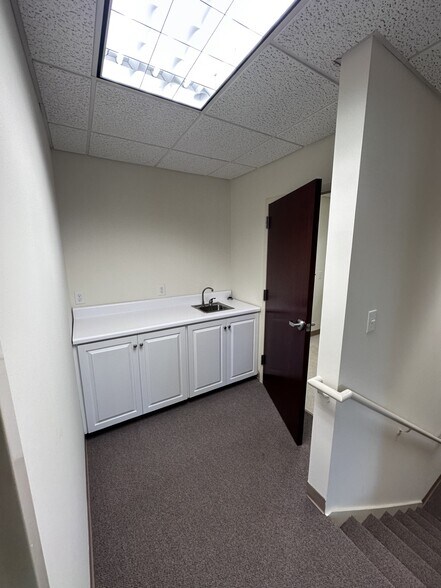 More Photos Of 809 Mt Vernon Rd, Raleigh Showroom For Lease