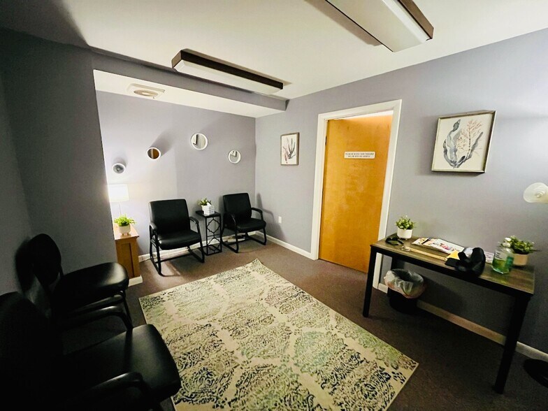 More Photos Of 567 Vauxhall St, Waterford Medical For Sale