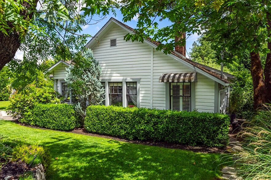More Photos Of 215 S 4th St, Jacksonville Office For Sale