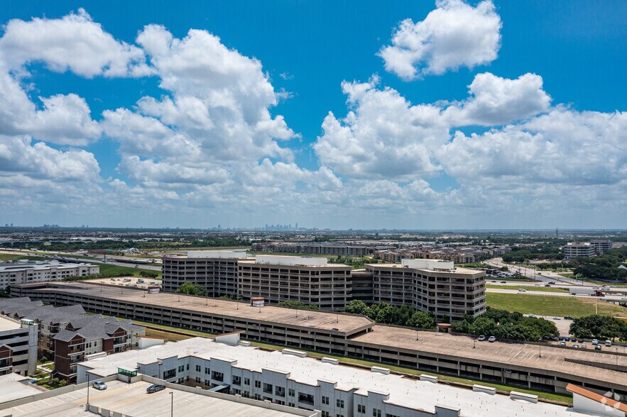 More Photos Of 1603 Lyndon B Johnson Fwy, Dallas Office For Lease