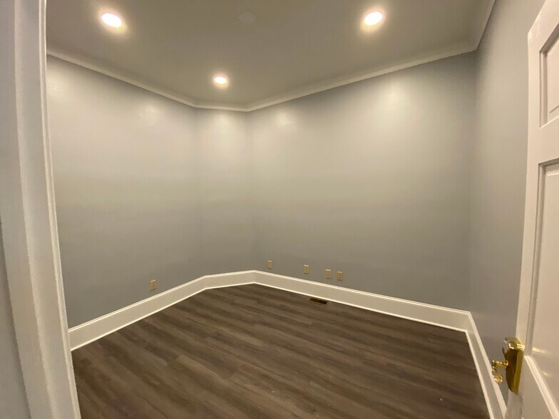 More Photos Of 1029-1057 Dresser Ct, Raleigh Office For Lease