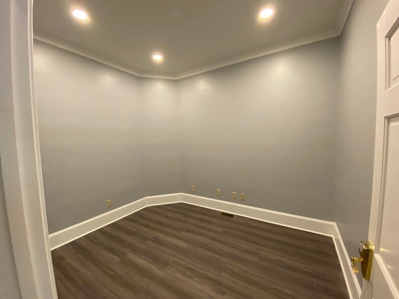 More Photos Of 1029-1057 Dresser Ct, Raleigh Office For Sale