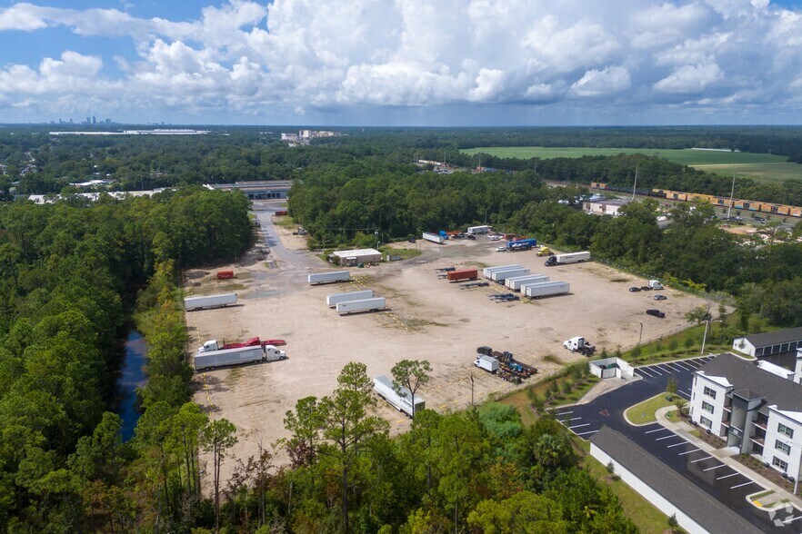 More Photos Of 139 Eastport Rd, Jacksonville Office For Lease