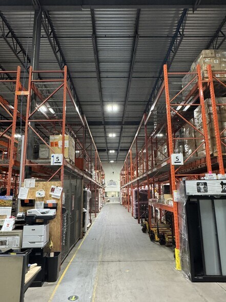 More Photos Of 505-525 Av Meloche, Dorval Industrial For Lease