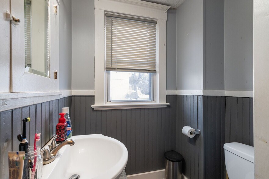 More Photos Of 1524 Van Vranken Ave, Schenectady Bar For Sale