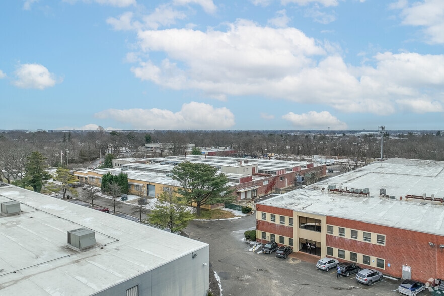 More Photos Of 609-3 Cantiague Rock Rd, Westbury Distribution For Lease
