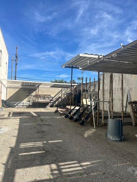 More Photos Of 702 W Anaheim St, Wilmington General Retail For Sale