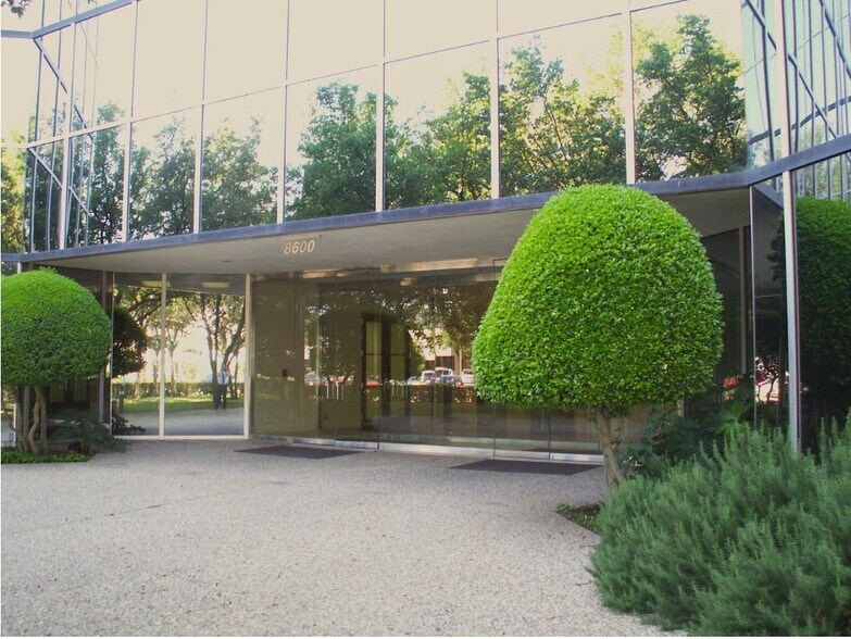 More Photos Of 8600 Freeport Pky, Irving Office For Lease