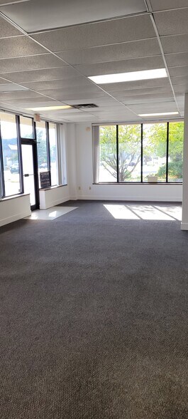 More Photos Of 5420 Northwest Radial Hwy, Omaha General Retail For Lease