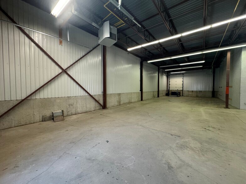 More Photos Of 121 Jason St, Owen Sound Warehouse For Lease