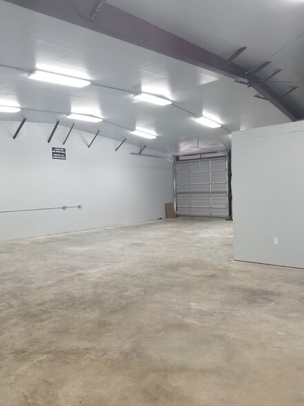 More Photos Of 7012 Belgold St, Houston Warehouse For Lease