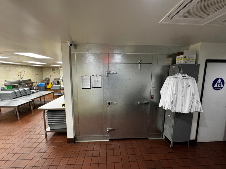 More Photos Of 3238 Foothill Blvd, Glendale Freestanding For Sale