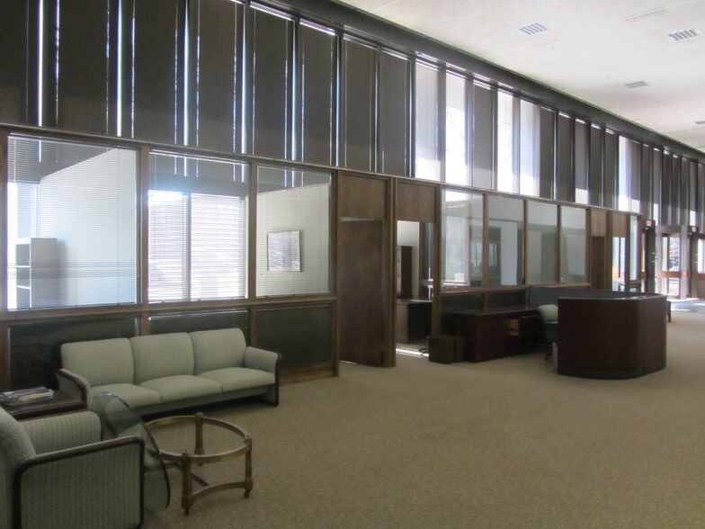 More Photos Of 1000 Fifth Ave, Huntington Medical For Lease