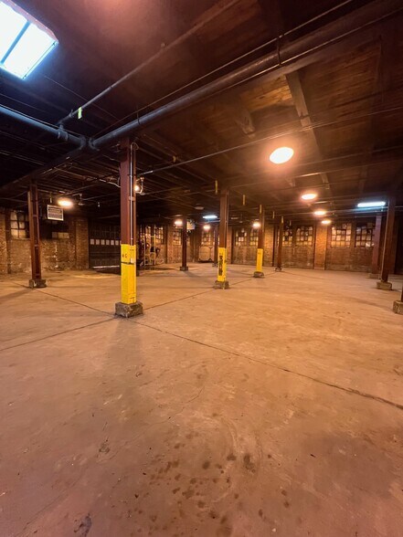 More Photos Of 1251 W Market St, Warren Manufacturing For Sale