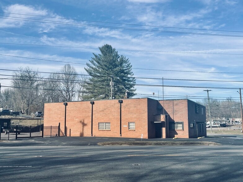 More Photos Of 500 W Fleming Dr, Morganton Warehouse For Lease