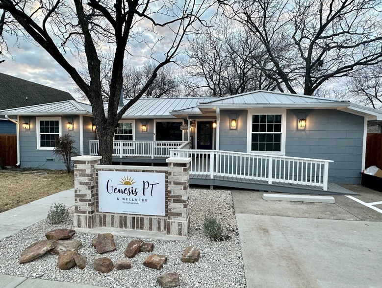 Primary Photo Of 105 N 6th St, Midlothian Medical For Lease