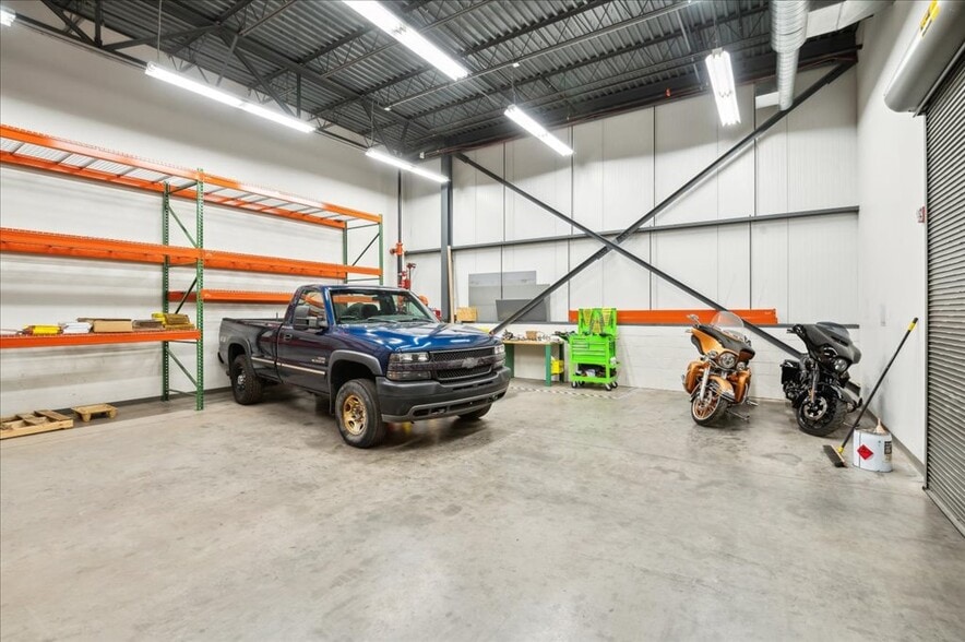 More Photos Of 119 White Oak Dr, Berlin Manufacturing For Sale