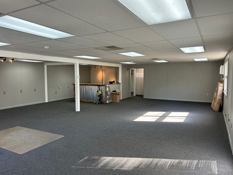 More Photos Of 345 Hill Rd, Womelsdorf Warehouse For Lease