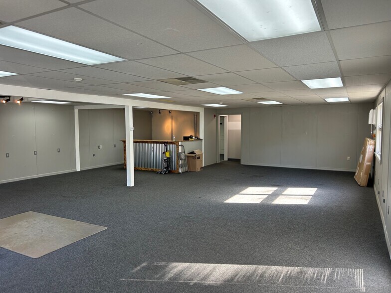 More Photos Of 345 Hill Rd, Womelsdorf Warehouse For Lease