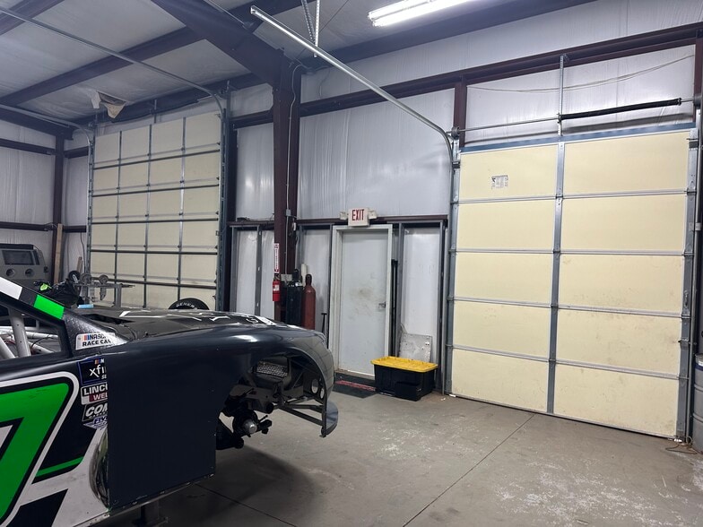 More Photos Of 1046 Gateway Dr, Mooresville Auto Repair For Lease