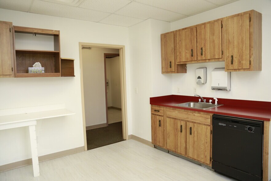 More Photos Of 2 Highland Park Dr, Uniontown Medical For Lease