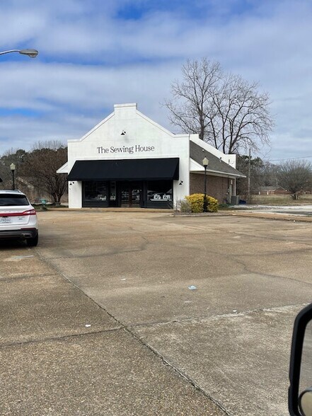 Primary Photo Of 144 S Industrial Rd, Tupelo Freestanding For Lease