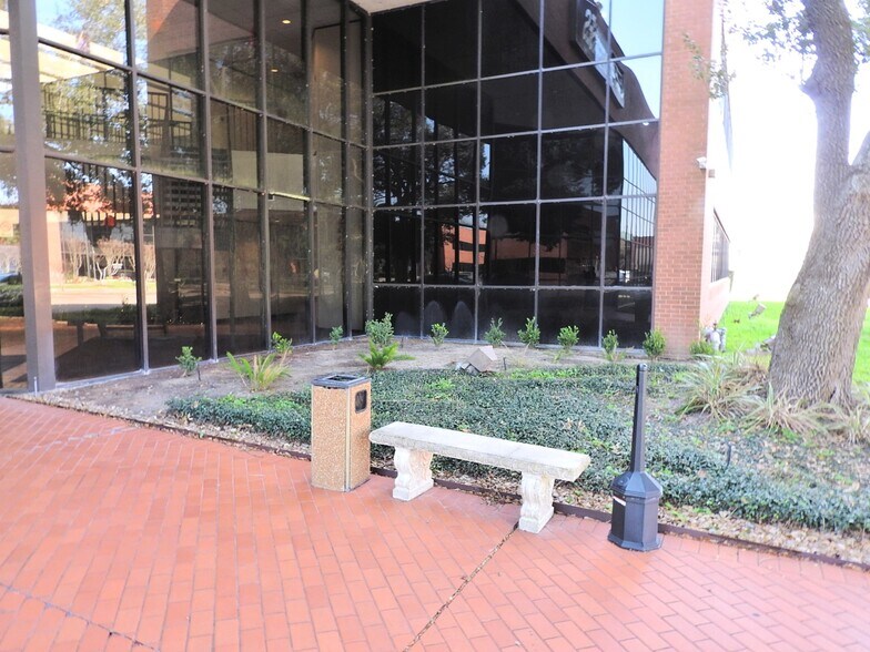 More Photos Of 13313 Southwest Fwy, Sugar Land Office Residential For Lease