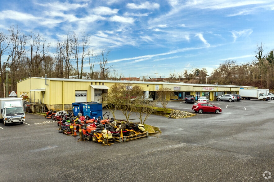 Primary Photo Of 402-422 W Fleming Dr, Morganton Unknown For Lease