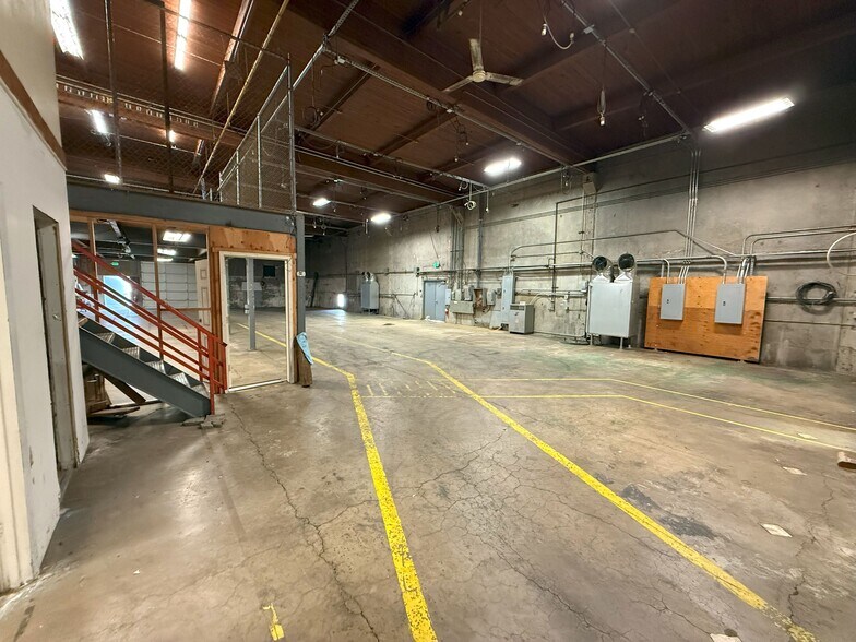More Photos Of 250 Queen Ave SW, Albany Warehouse For Sale