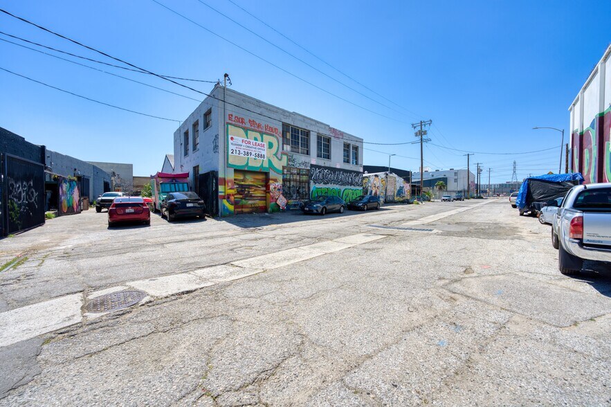 More Photos Of 650 S Rio St, Los Angeles Warehouse For Lease