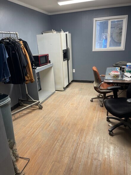 More Photos Of 1910 Chapman Ave SW, Roanoke Light Manufacturing For Sale