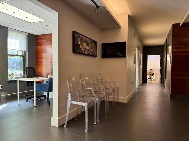 More Photos Of 431 Park Ave, Falls Church Medical For Lease