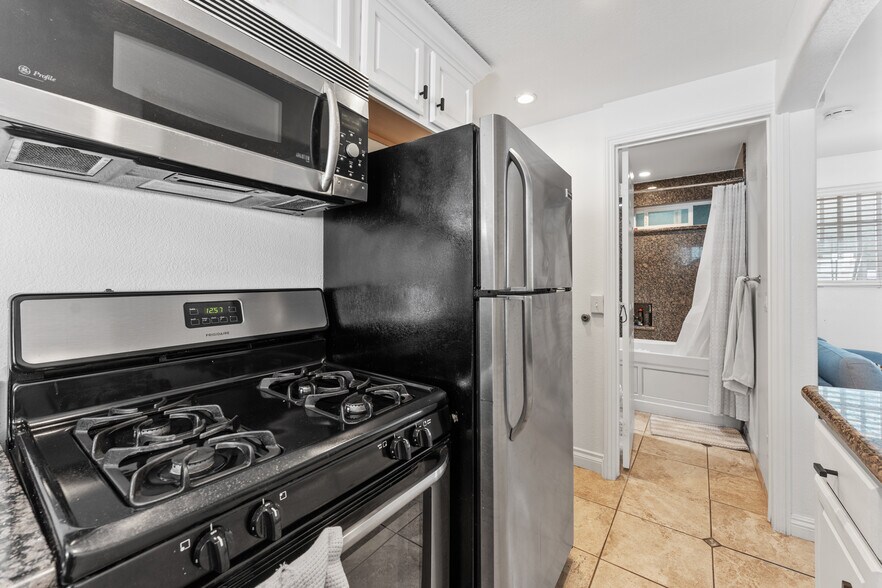 More Photos Of 126 E Balboa Blvd, Newport Beach Multifamily For Sale