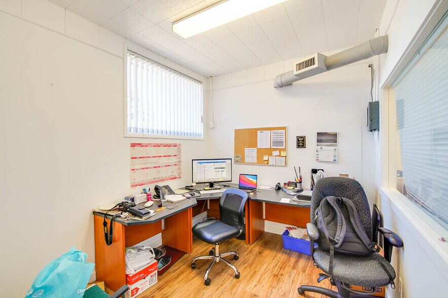 More Photos Of 4918 Napier St, Port Alberni Flex For Sale