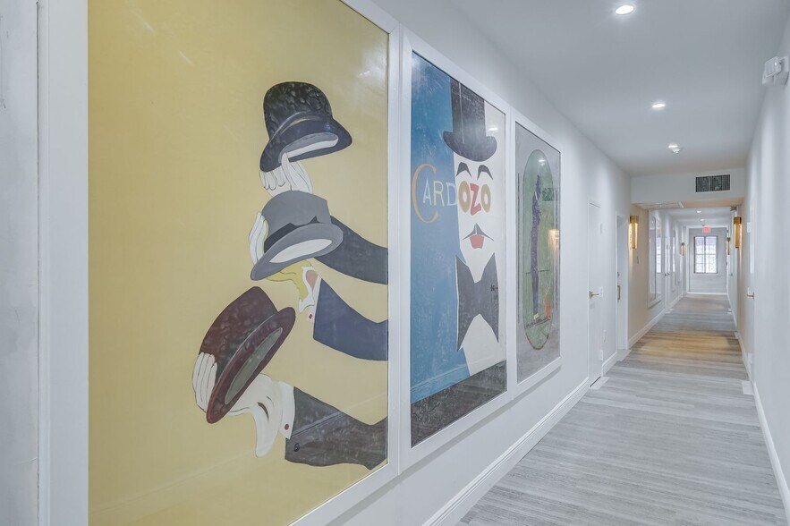 More Photos Of 820 Ocean Dr, Miami Beach Restaurant For Sale