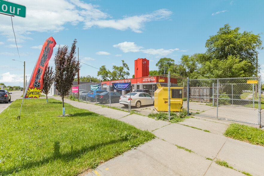 More Photos Of 10200 Whittier, Detroit Auto Repair For Lease